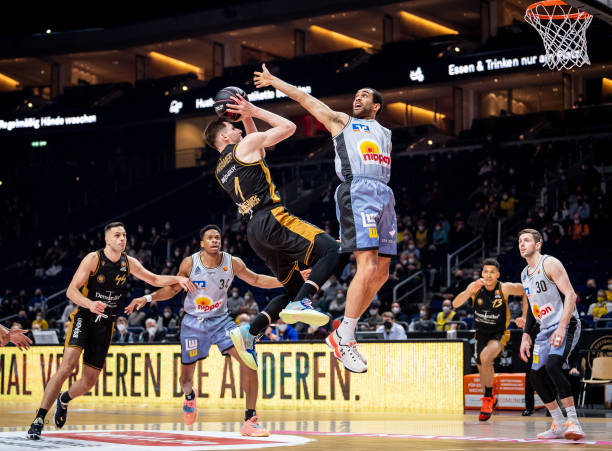 他雄心勃勃 他雄心勃勃