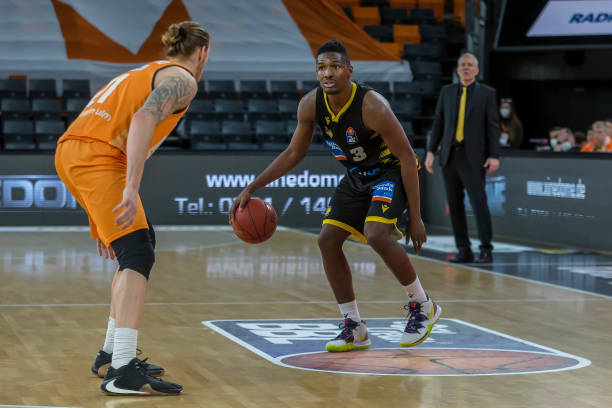 帮助他们成 帮助他们成